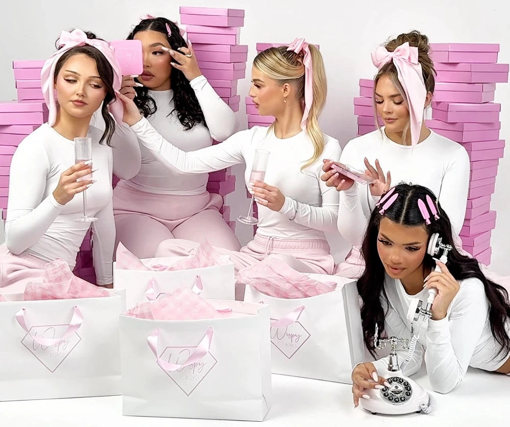 Rzęsy do przedłużania dla stylistek Wispy Kiki - sesja wizerunkowa Essential Collection mobile