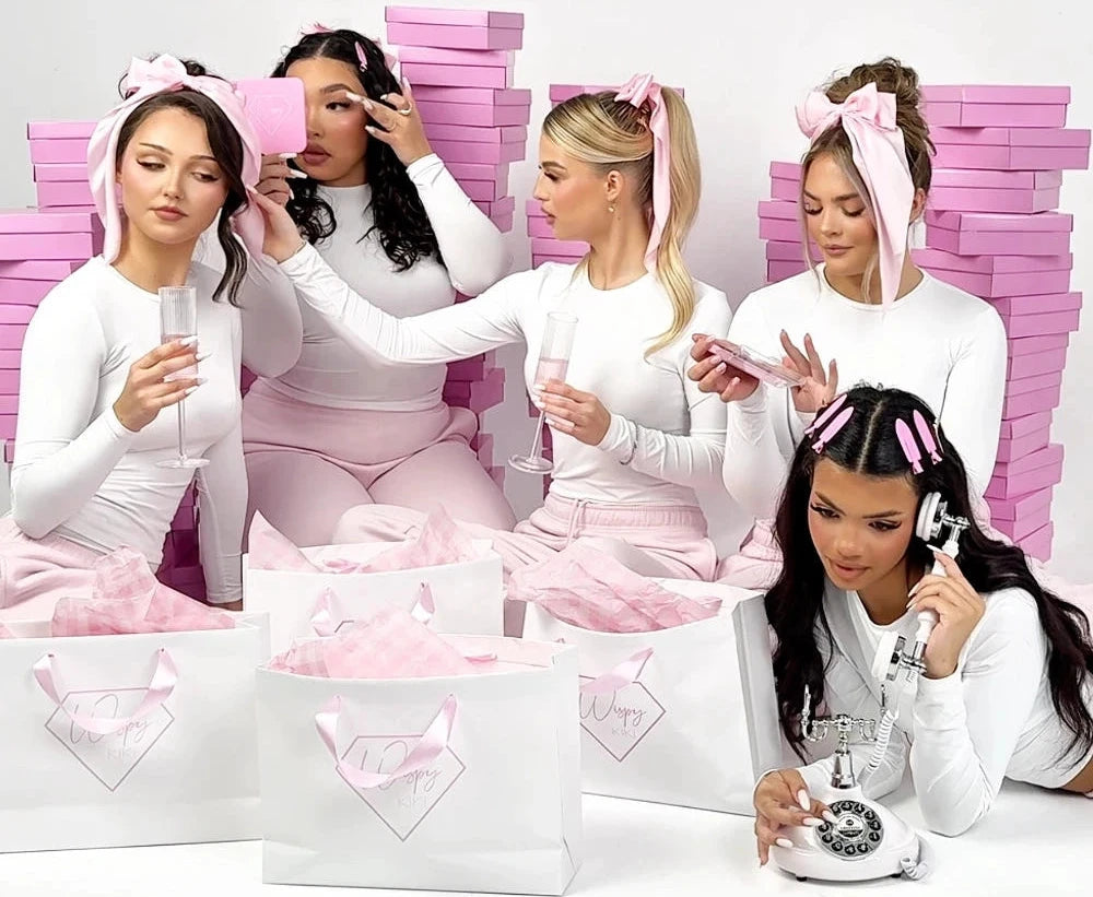 Rzęsy do przedłużania dla stylistek Wispy Kiki - sesja wizerunkowa Essential Collection PL mobile